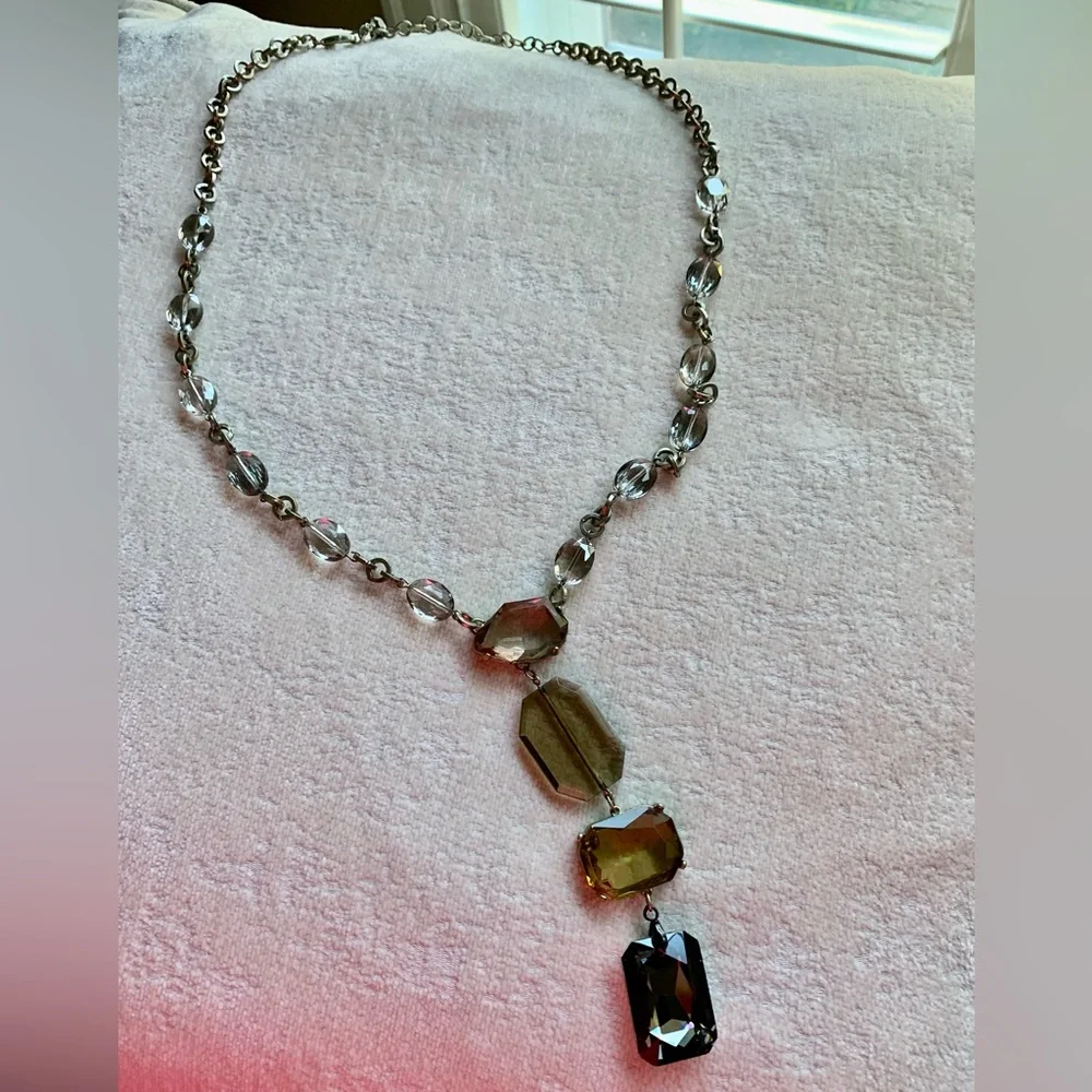 BEAUTIFUL SHADES OF TOPAZ NECKLACE & EARRINGS. MEASURES APPROX 20” L. STUNNING❤️